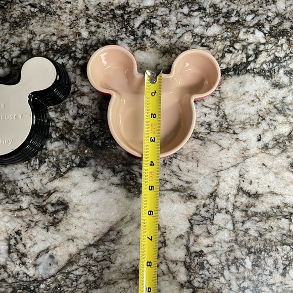Set of two Le Creuset Disney Mickey Mouse stoneware ramekins. - Picture 5 of 7